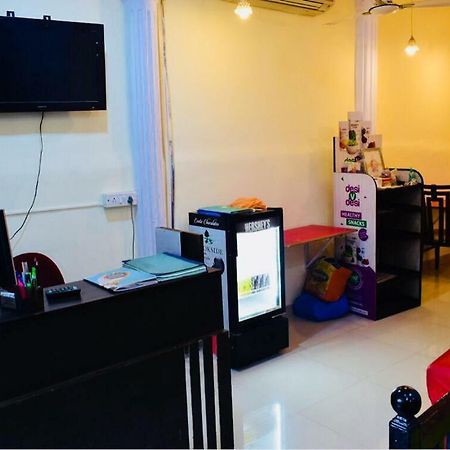 Town Hostel Mumbai - Ac Dormitory エクステリア 写真
