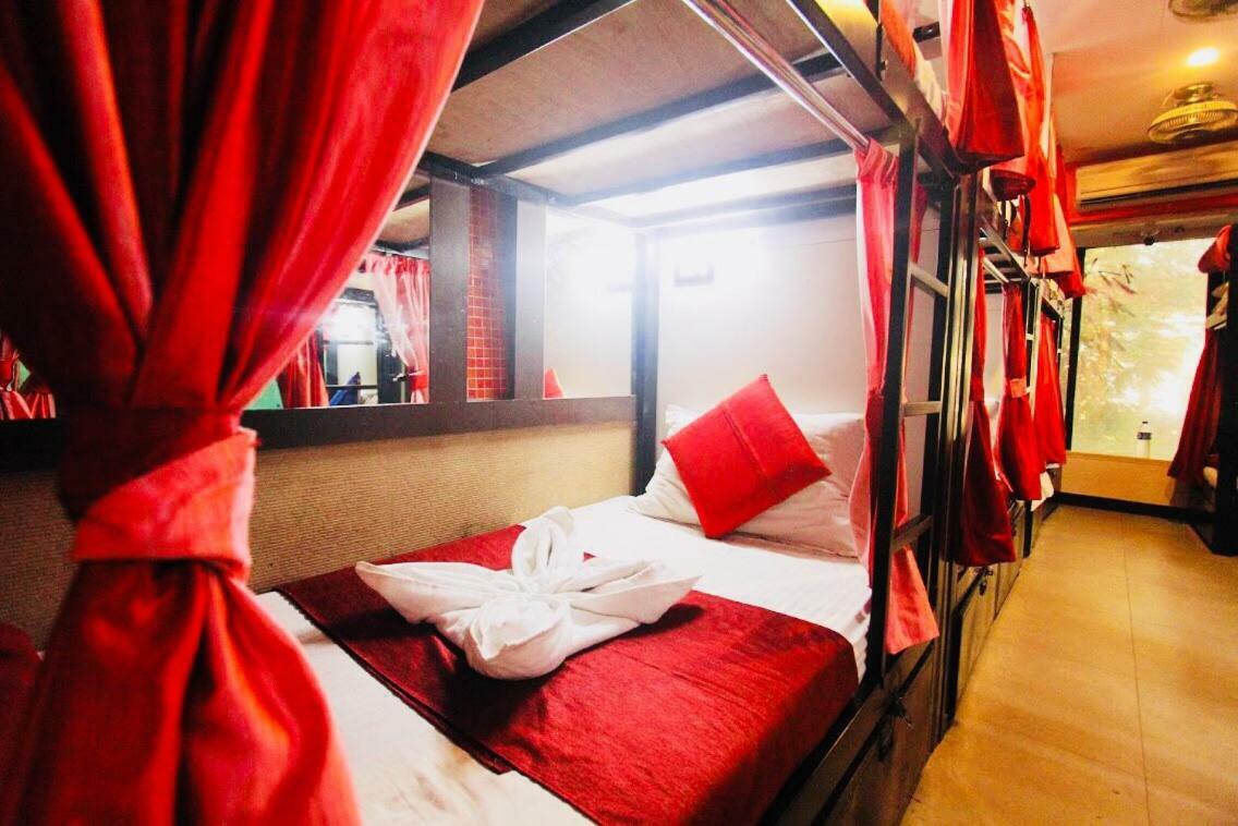 Town Hostel Mumbai - Ac Dormitory エクステリア 写真